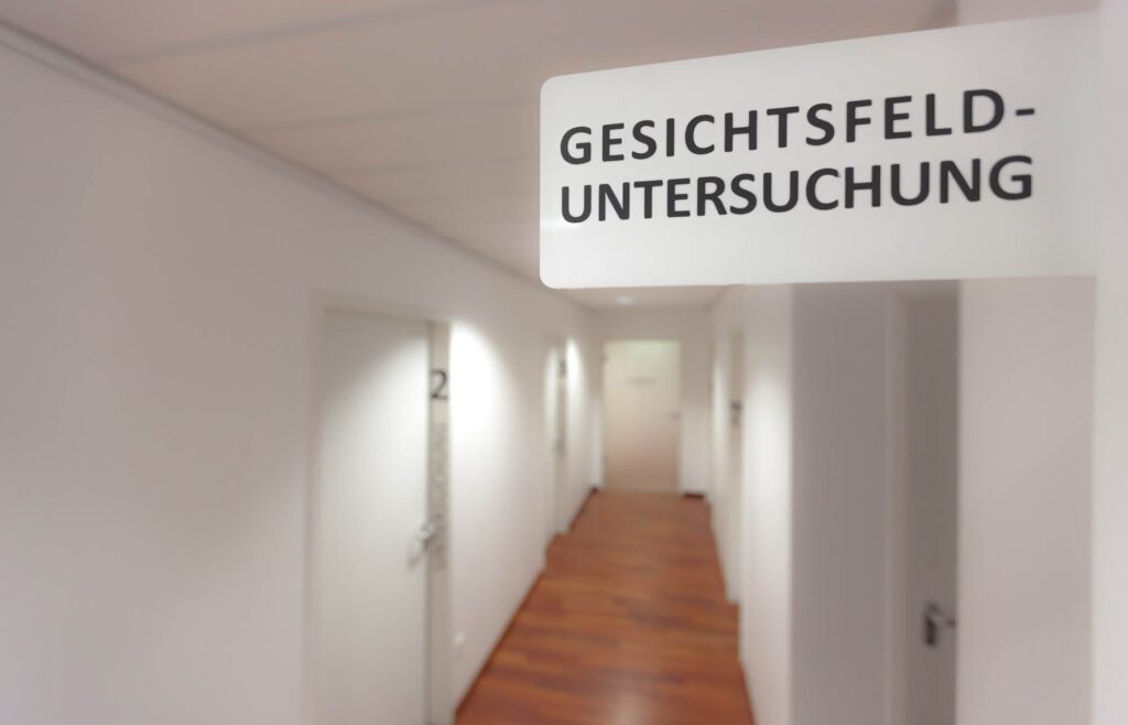 Praxisflur mit Aufnahme der Raumbeschriftungen