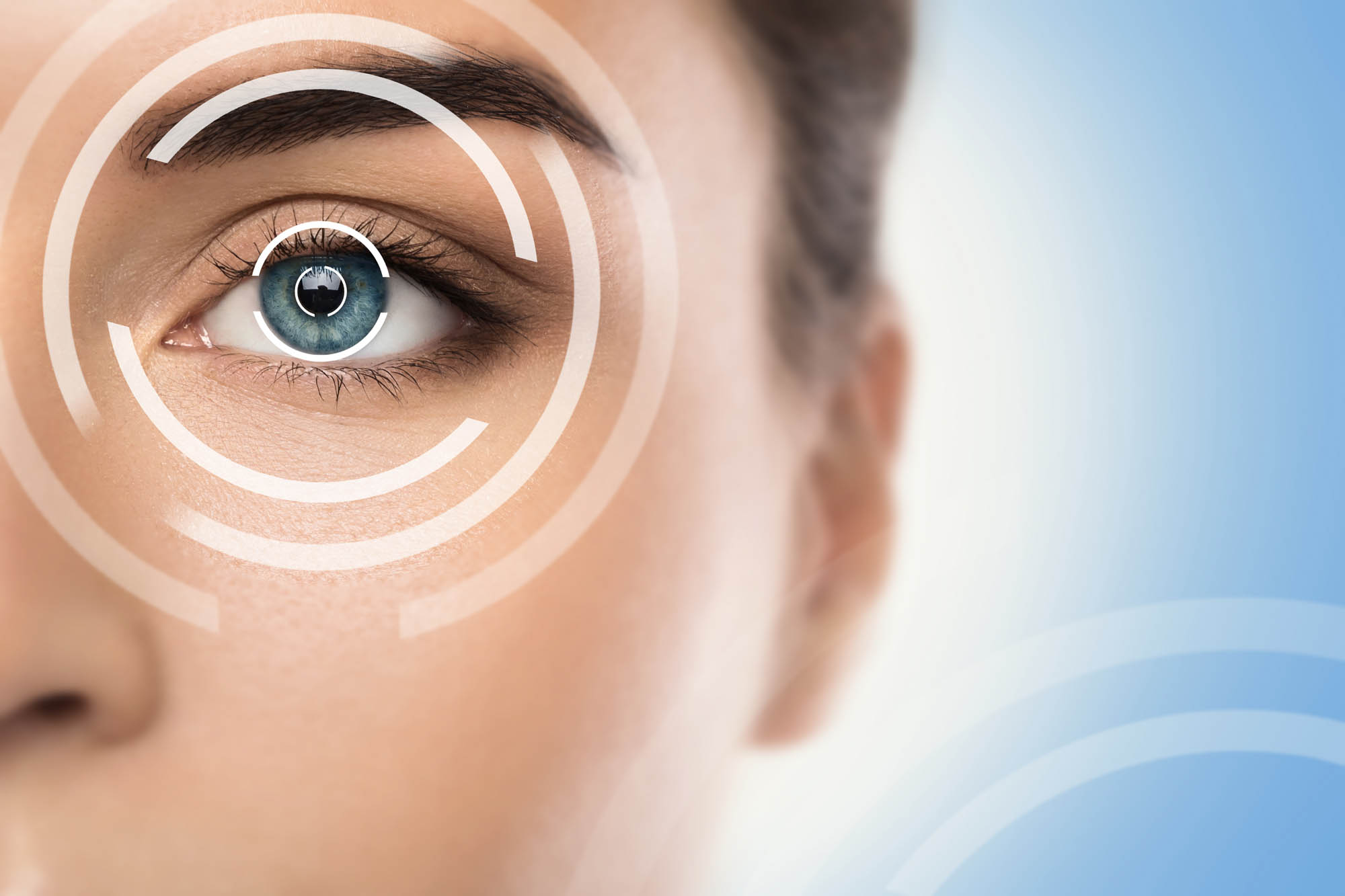 Symbolfoto im Kontext der Augenheilkunde; ästhetische Darstellung von Auge, Untersuchung oder Sehen als Motiv.